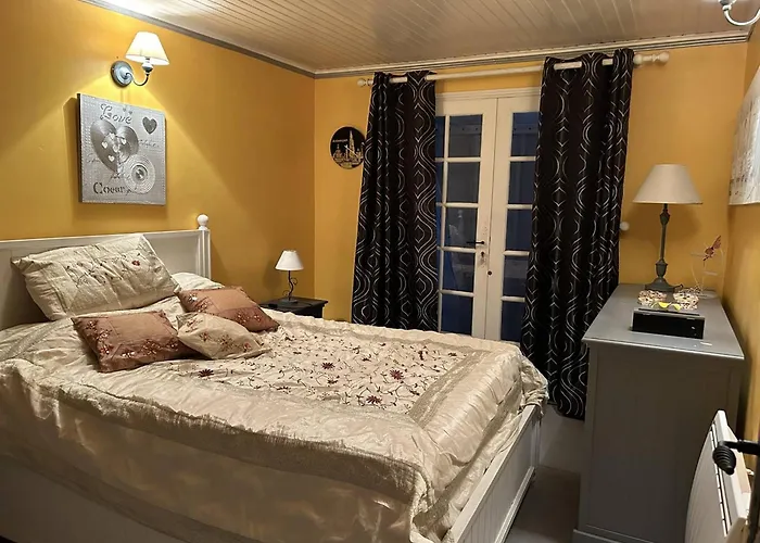 5 Pièces Avec Piscine Privée Près De La Au Lavandou - Fr-1-251-852 * Le Lavandou